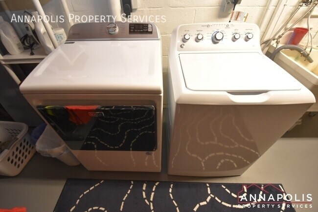 Building Photo - 364 Dun Robbin Dr