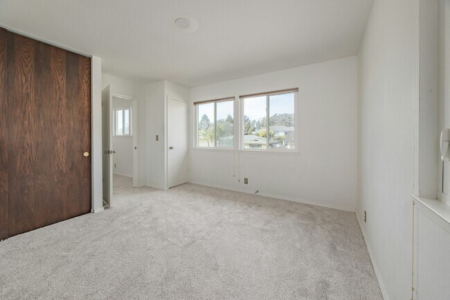 Building Photo - 3200 Mulberry Dr