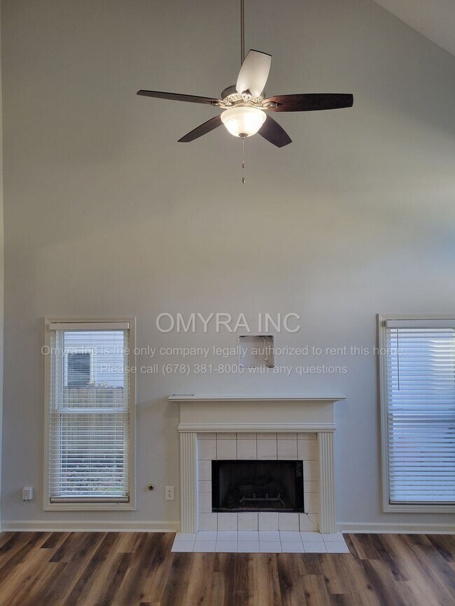 Building Photo - Gorgeous Newly Renovated 3 Bedroom House i...