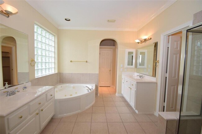 Building Photo - 5011 Quiet Falls Ct