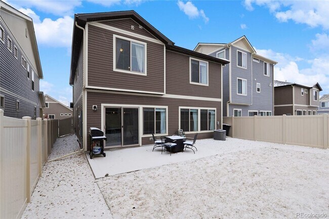 Building Photo - Beautiful 4 Bedroom Home in First Creek Av...