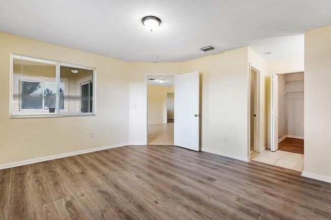 Building Photo - 8460-8466 NW 40th St