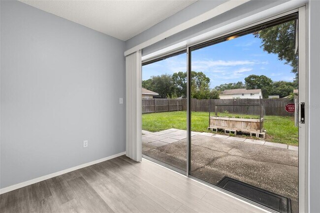 Building Photo - 3257 Laurel Dale Dr