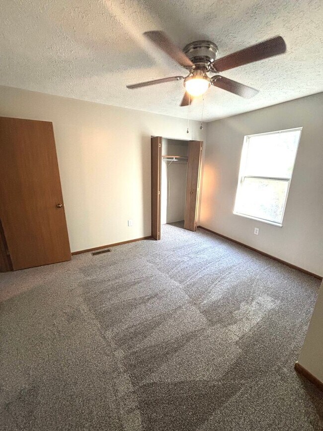 Building Photo - Charming 3BR Townhome in Pittsburgh