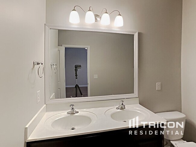 Building Photo - 909 Wild Lilac Ct