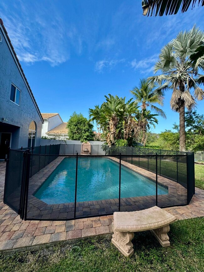 Building Photo - 10366 Buena Ventura Dr