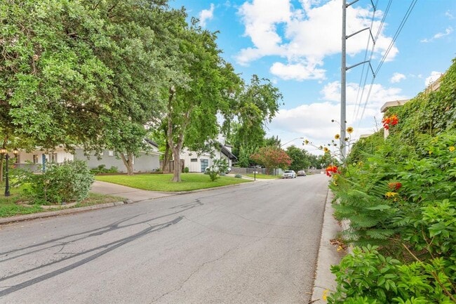 Building Photo - 2309 Newfield Ln