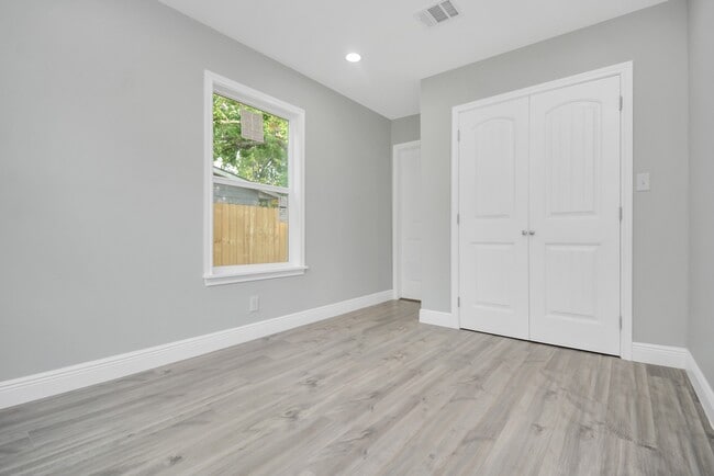 Building Photo - 2707 Mc Nay Dr
