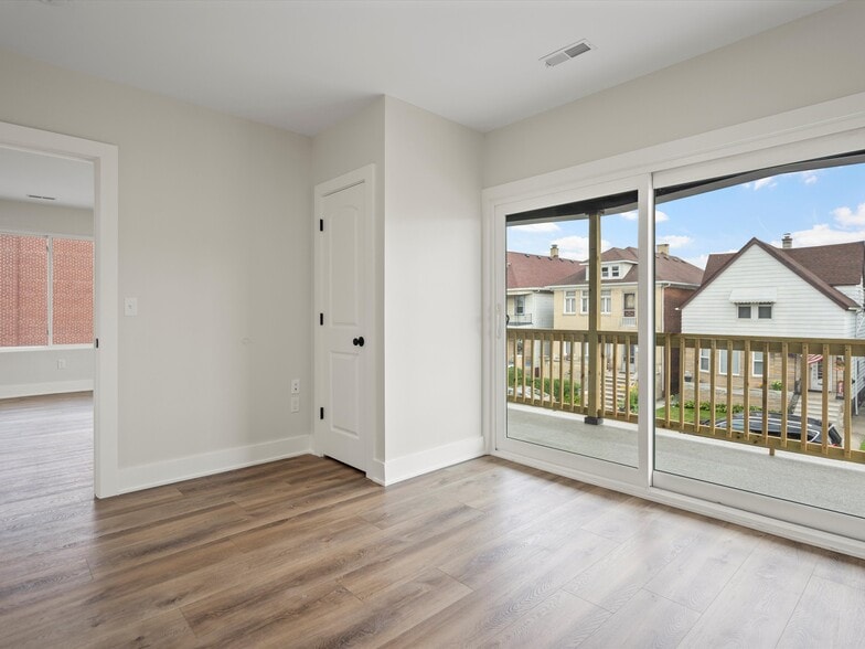 Building Photo - 3041 Holbrook St