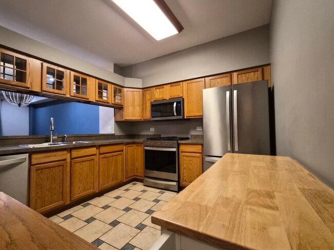 Building Photo - 2609 Carrolwood Rd