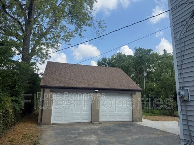 Building Photo - 1018 Urana Ave