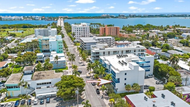 Building Photo - 1 S Palmway