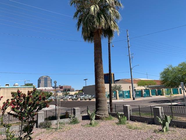 Building Photo - 702 S 1st St