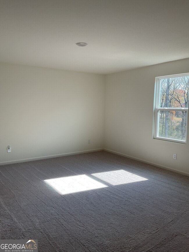 Building Photo - 305 Pond Ct