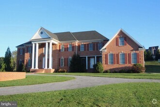 Building Photo - 2 Timberpark Ct