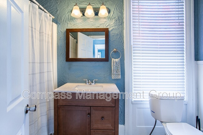 Building Photo - 813 Hall of Fame Dr