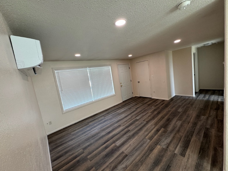 Building Photo - 1110 S Alderwood Dr