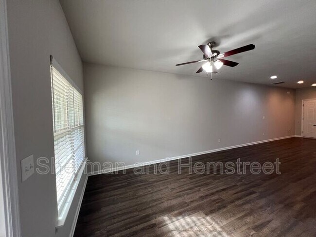 Building Photo - 664 Dobhill Ln