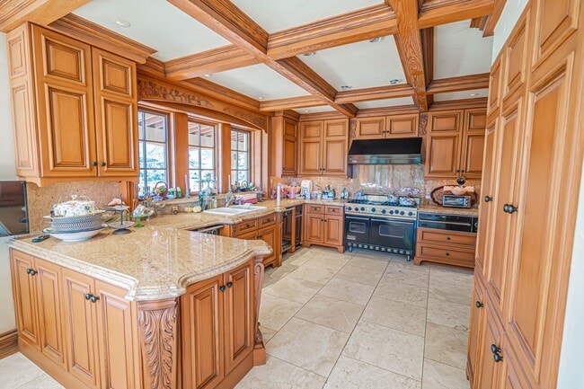 Building Photo - Private 5 Bedroom Estate for Rent in Santa...
