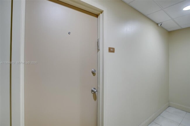 Building Photo - 3375 N Country Club Dr