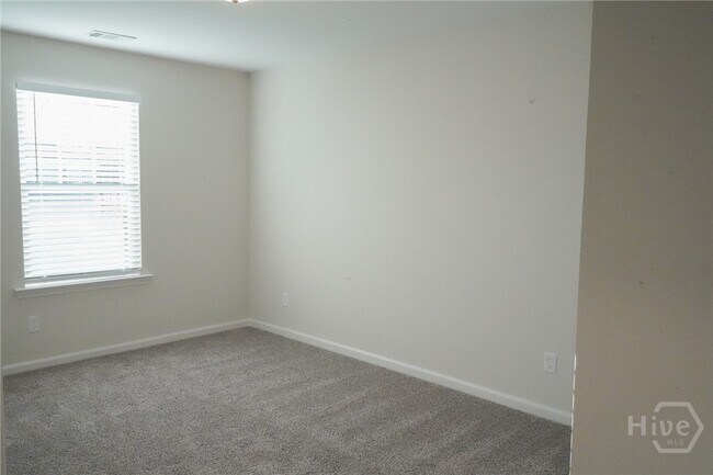 Building Photo - 270 Cromer St
