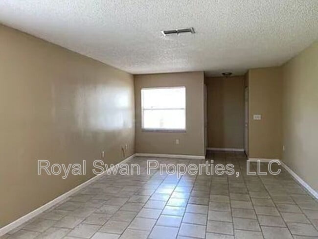 Building Photo - 726 Zella Ln