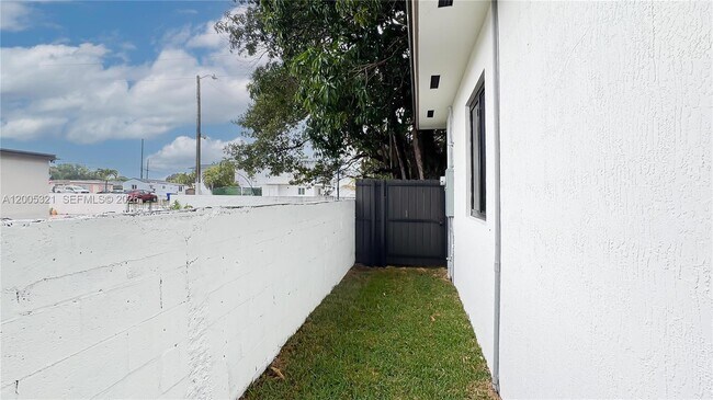 Building Photo - Northwest 3rd Street, Miami, FL 33126 - 3 BR 3.5 BA single-family home