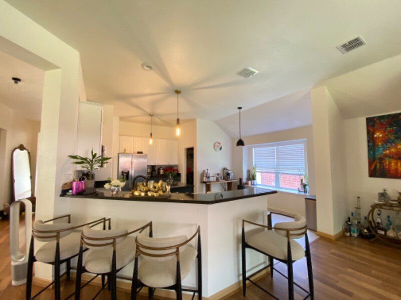Building Photo - 1215 Heather Brook Dr