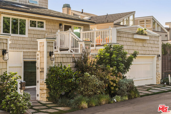 Building Photo - 26956 Malibu Cove Colony Dr