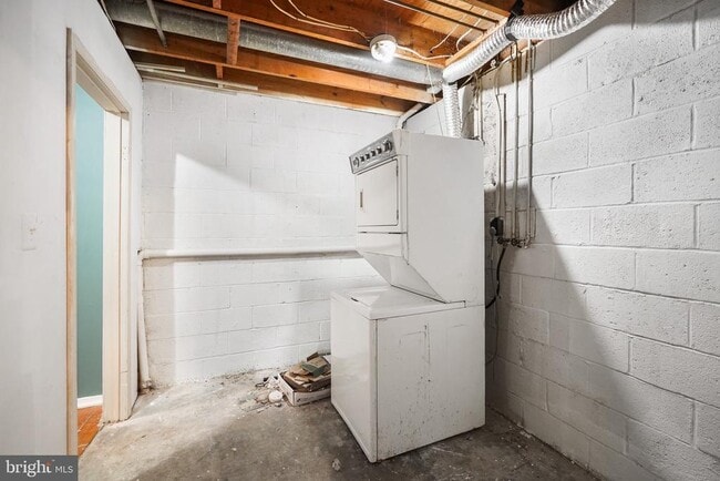 Building Photo - 2696 Seville Cir