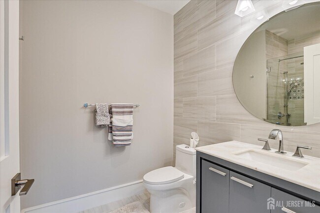 Building Photo - 3979 Park Ave