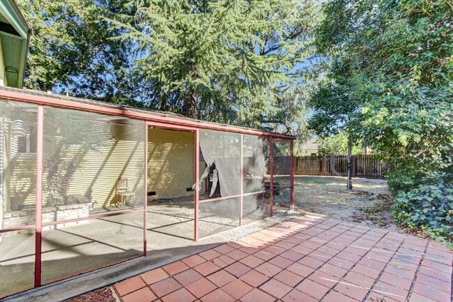 Building Photo - Classic Davis Manor Ranch — 3 Bed, 2 Bath with Covered Patio and Large Yard