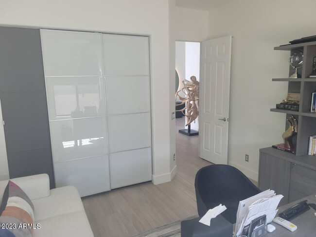 Building Photo - 10694 E Firethorn Dr