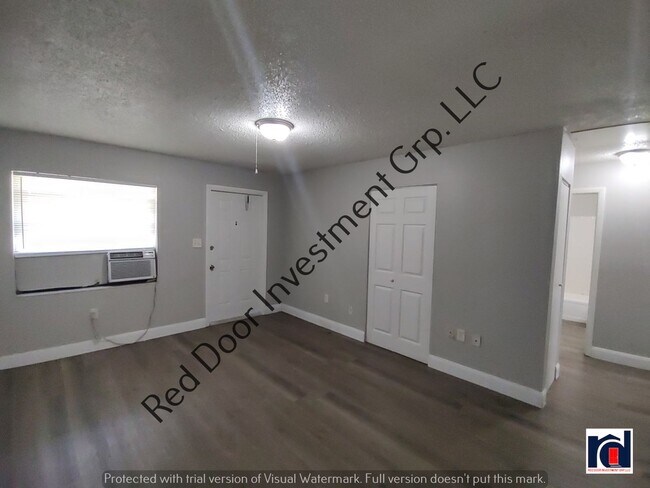 Building Photo - Large 2/1- Minutes from Downtown Leesburg/...