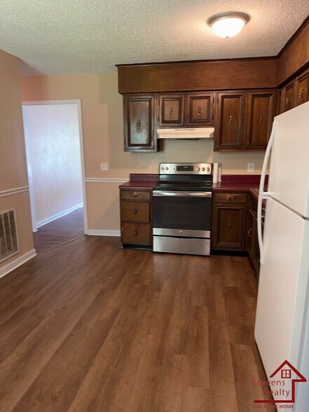 Building Photo - 4705 Metro Park Ln