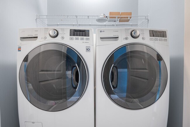 Building Photo - Gorgeous  3-bedroom townhome in North Raleigh!