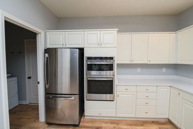 Building Photo - 5 bedroom / 2.5 bathroom Home for Rent in ...