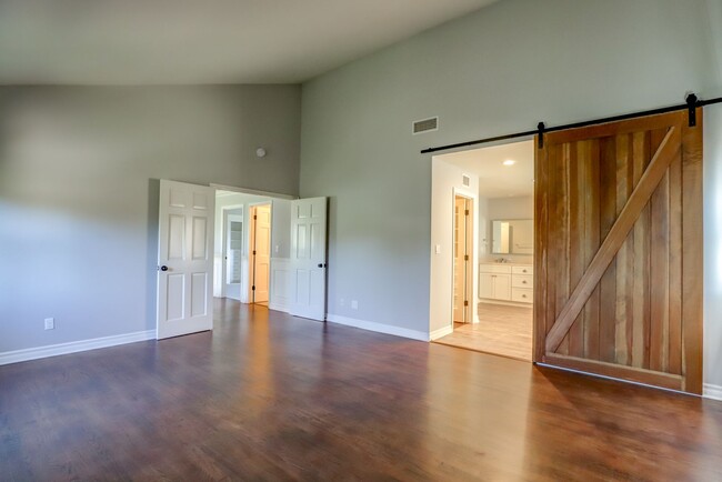 Building Photo - Gorgeous Home in Old Towne Orange