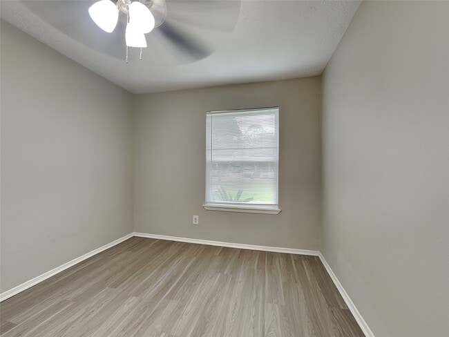 Building Photo - 8615 Riverside Walk Ln