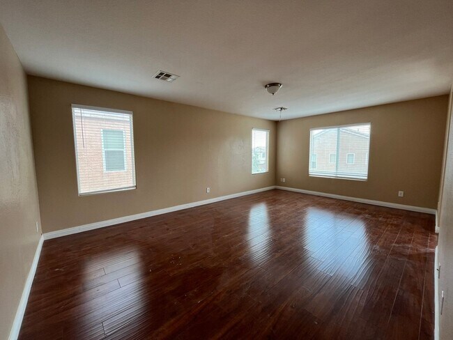 Building Photo - 8988 Winchester Ridge St