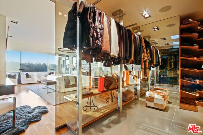 Building Photo - 9416 Beverlycrest Dr