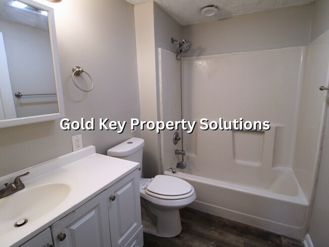 Building Photo - 3 BR 1 BA House with Back Deck and TWO Bonus Rooms! NO CATS (NO SECTION 8)