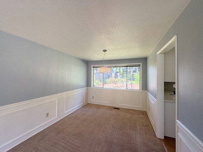 Building Photo - Charming 3-Bedroom Home in Desirable Gem H...
