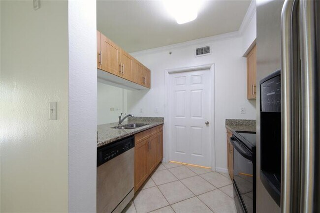 Building Photo - 6533 Emerald Dunes Dr