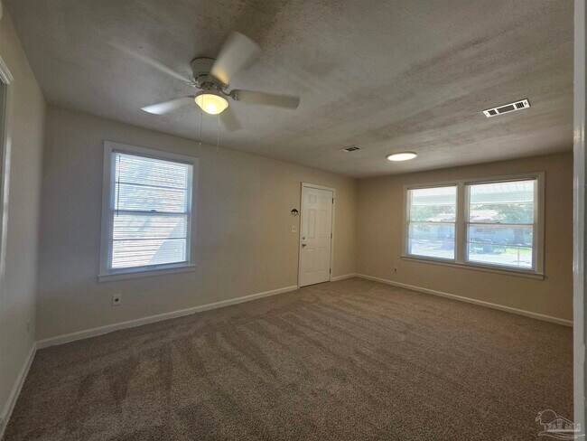 Building Photo - 35 Kennington Dr