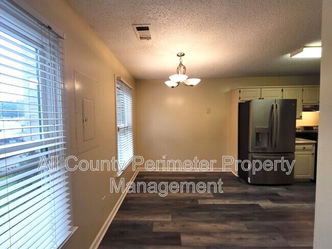 Building Photo - 8078 Woodlake Dr