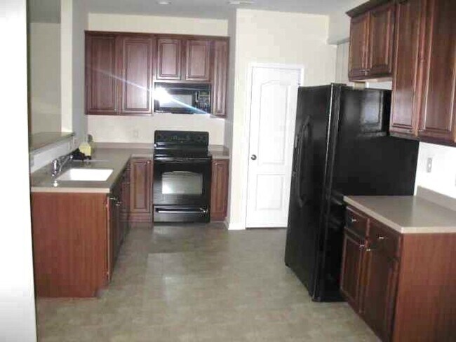 Building Photo - COMING SOON!!! One Month Free Rent ! Discover your new haven! This home offers a perfect blend of...