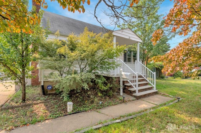 Building Photo - 372 Seneca Ave