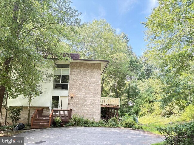 Building Photo - 10612 Crossing Creek Rd