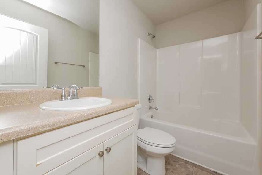 Building Photo - 405 Invector Ct